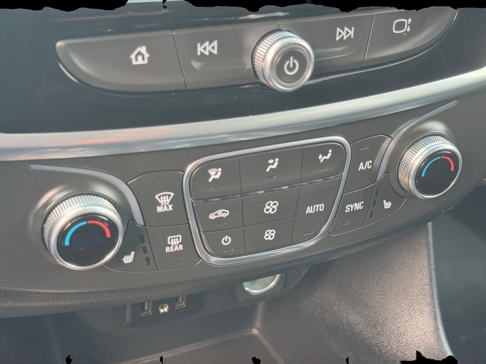 Used 2019 Chevrolet Traverse LT AWD/4WD image 27