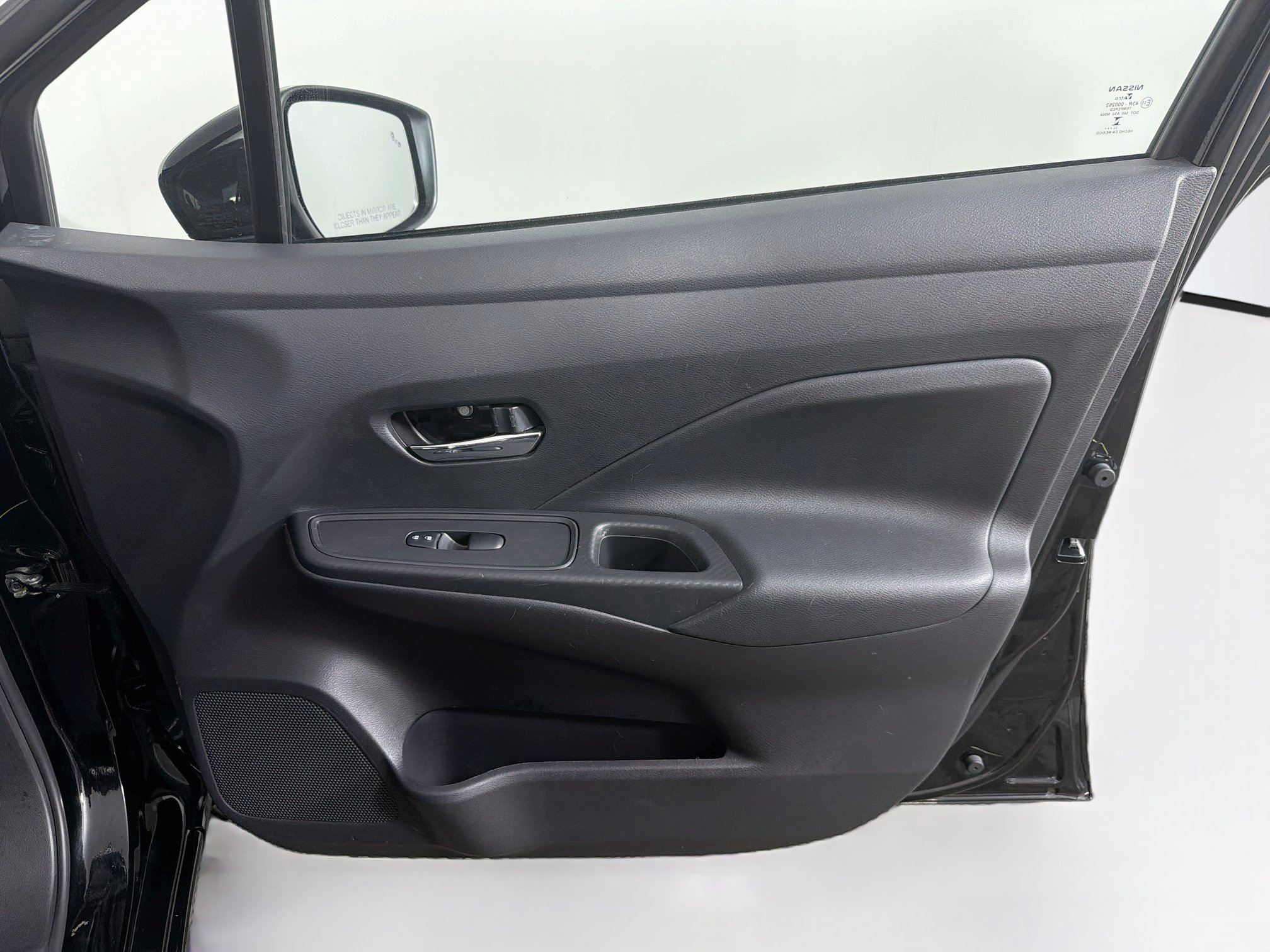 Used 2025 Nissan Versa SV FWD image 32