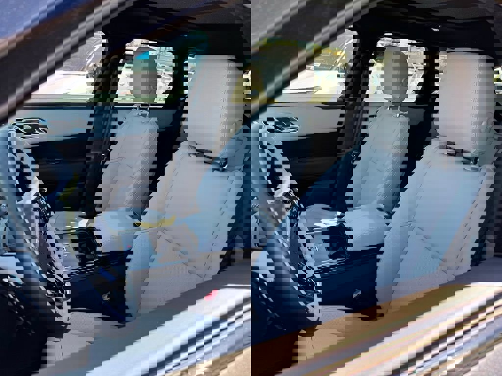 Used 2026 Land Rover Range Rover Velar Dynamic SE image 8