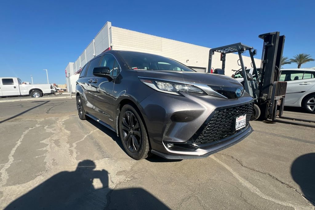 Certified 2021 Toyota Sienna XSE w/ XSE Plus Package FWD image 2
