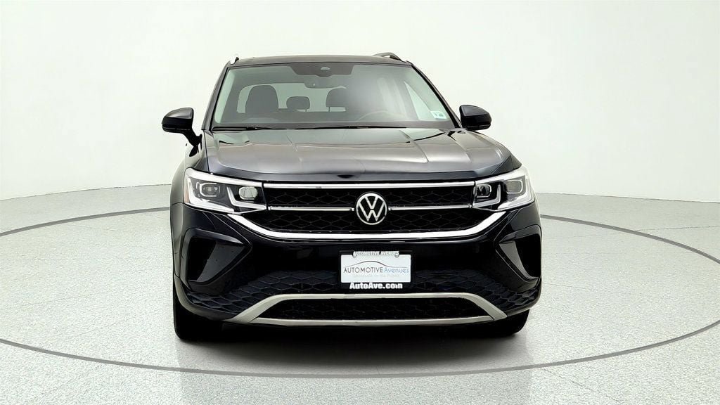 Used 2023 Volkswagen Taos SEL AWD/4WD image 2