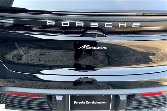 Used 2025 Porsche Macan Electric image 38