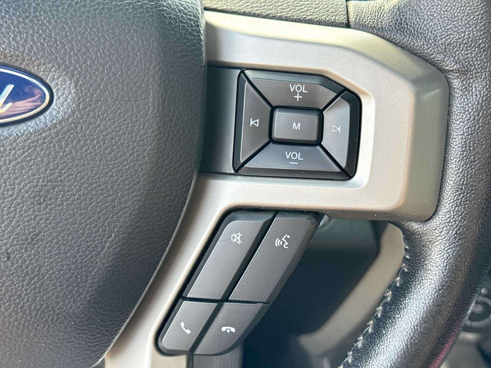 Used 2019 Ford F150 Lariat w/ Equipment Group 502A Luxury AWD/4WD image 24