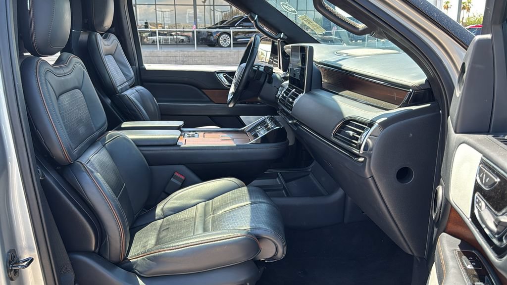 Used 2022 Lincoln Navigator Black Label AWD/4WD image 25
