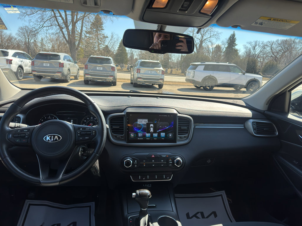 Used 2016 Kia Sorento LX w/ LX Convenience Package image 13