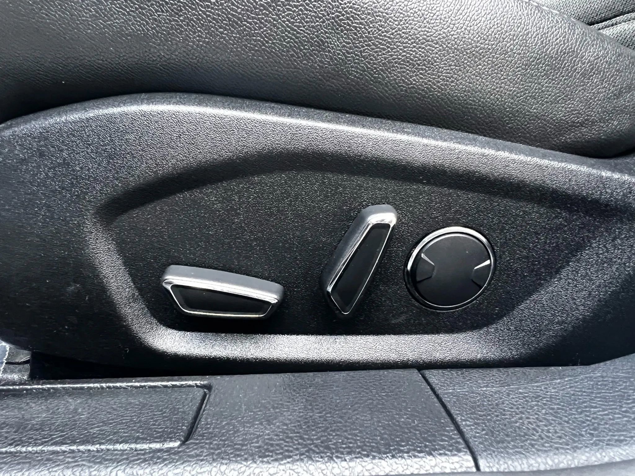 Used 2018 Ford Fusion SE w/ Equipment Group 201A image 17