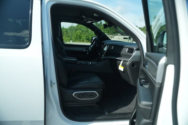 New 2026 Jeep Grand Wagoneer L Limited AWD/4WD image 19