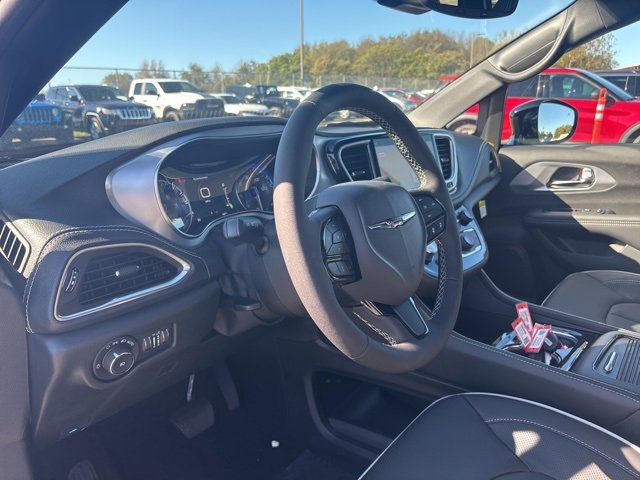 New 2026 Chrysler Pacifica Limited w/ S Appearance Package image 23