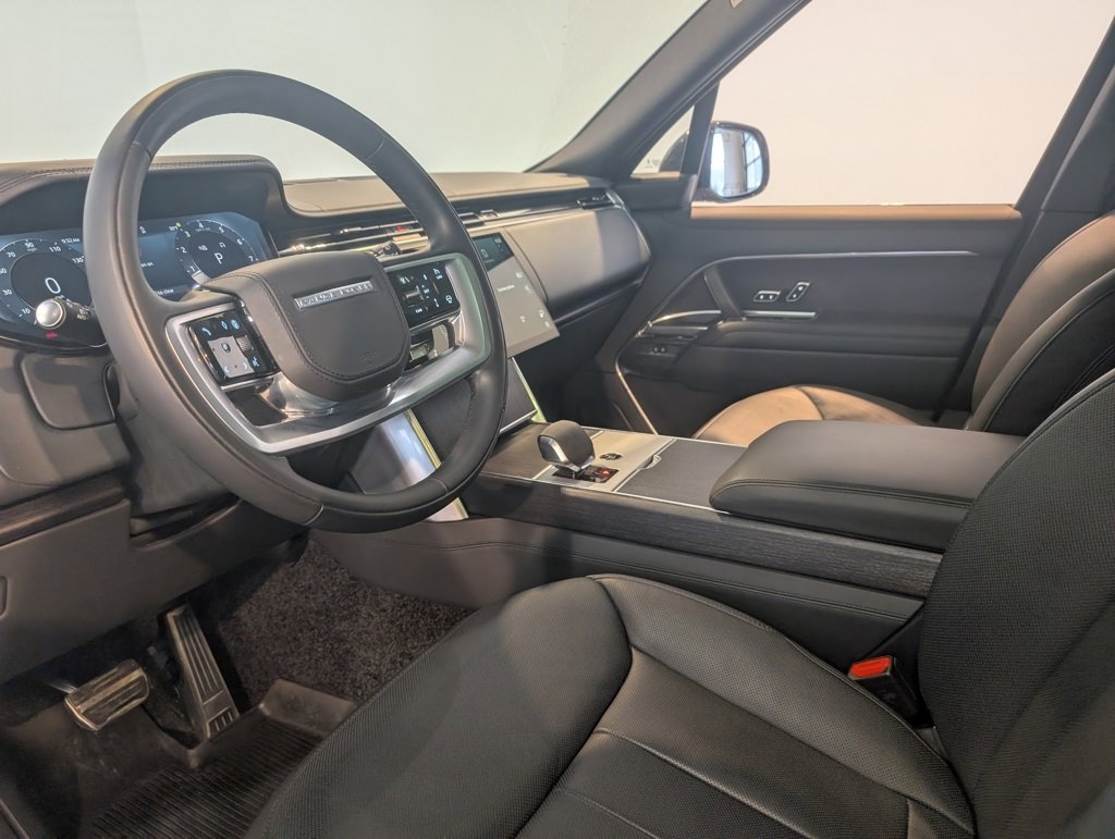 Used 2025 Land Rover Range Rover Long Wheelbase SE image 16