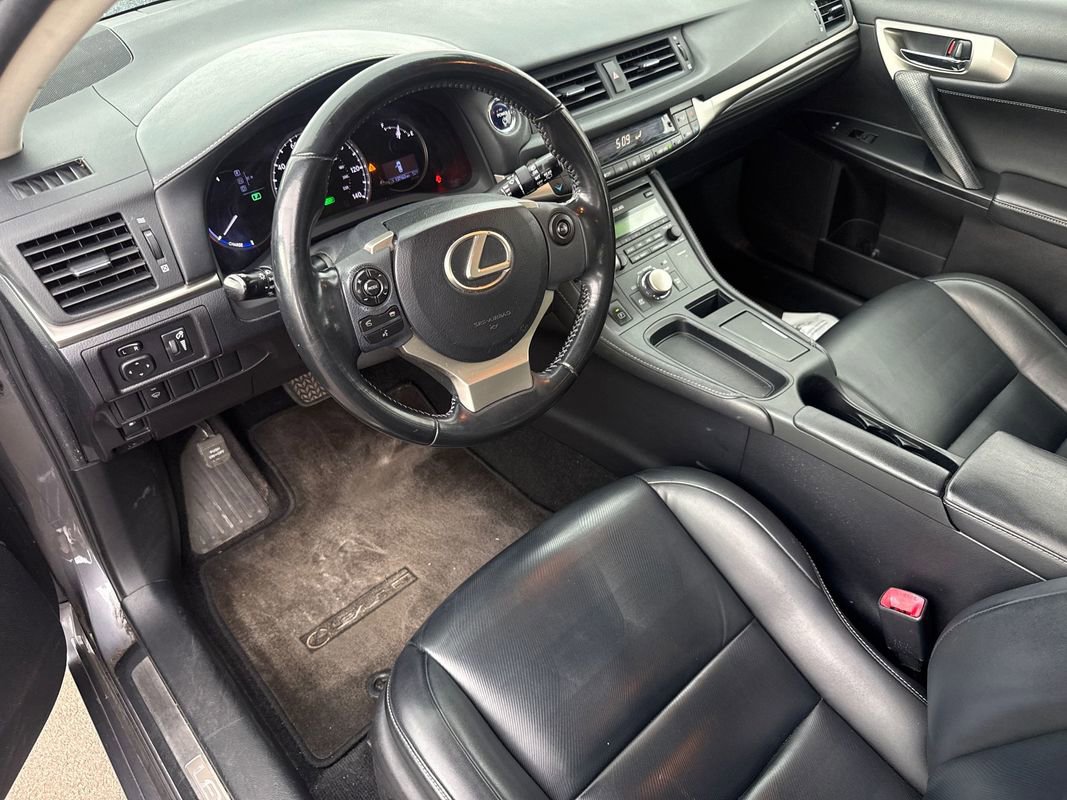 Used 2014 Lexus CT 200h FWD image 2