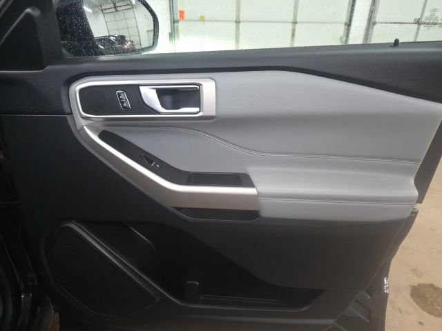 Used 2023 Ford Explorer XLT w/ Equipment Group 202A image 5