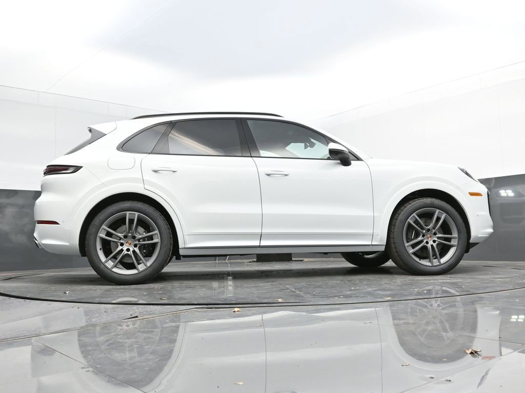 Certified 2025 Porsche Cayenne AWD/4WD image 42