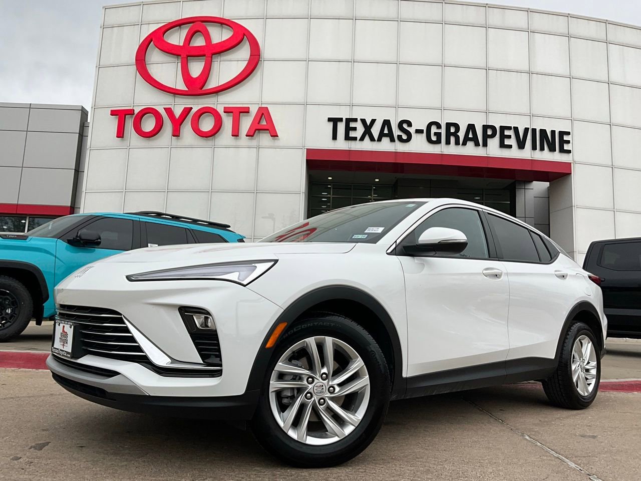 Used 2025 Buick Envista Preferred image 2