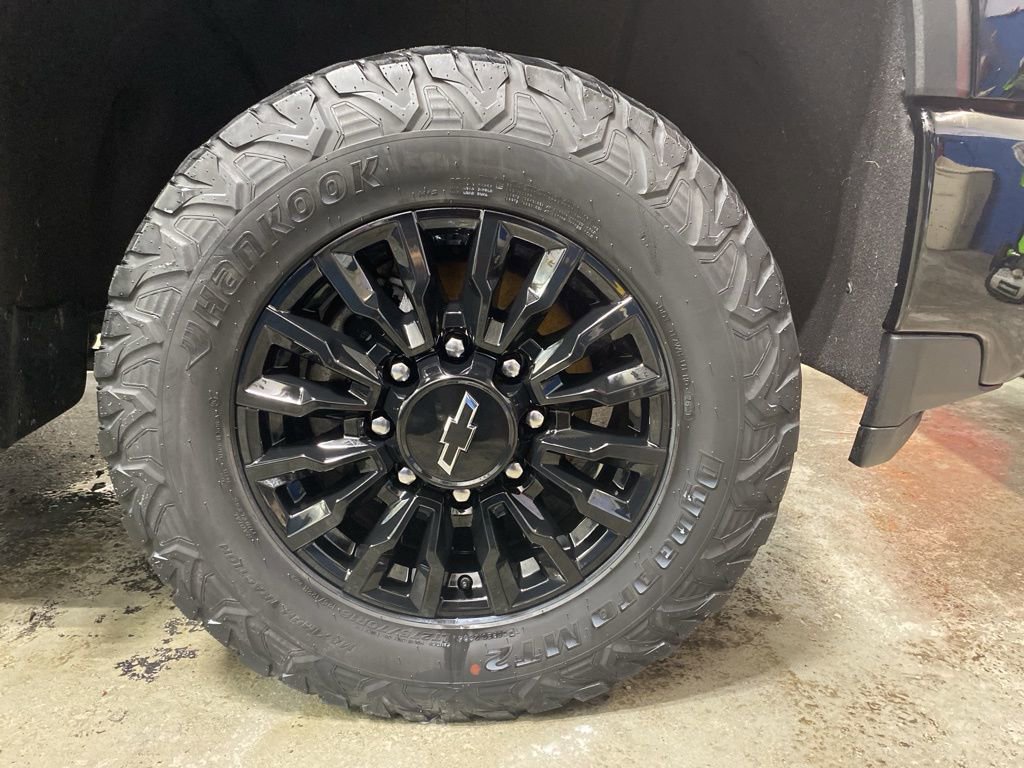 Used 2022 Chevrolet Silverado 2500 LT w/ Midnight Edition image 9