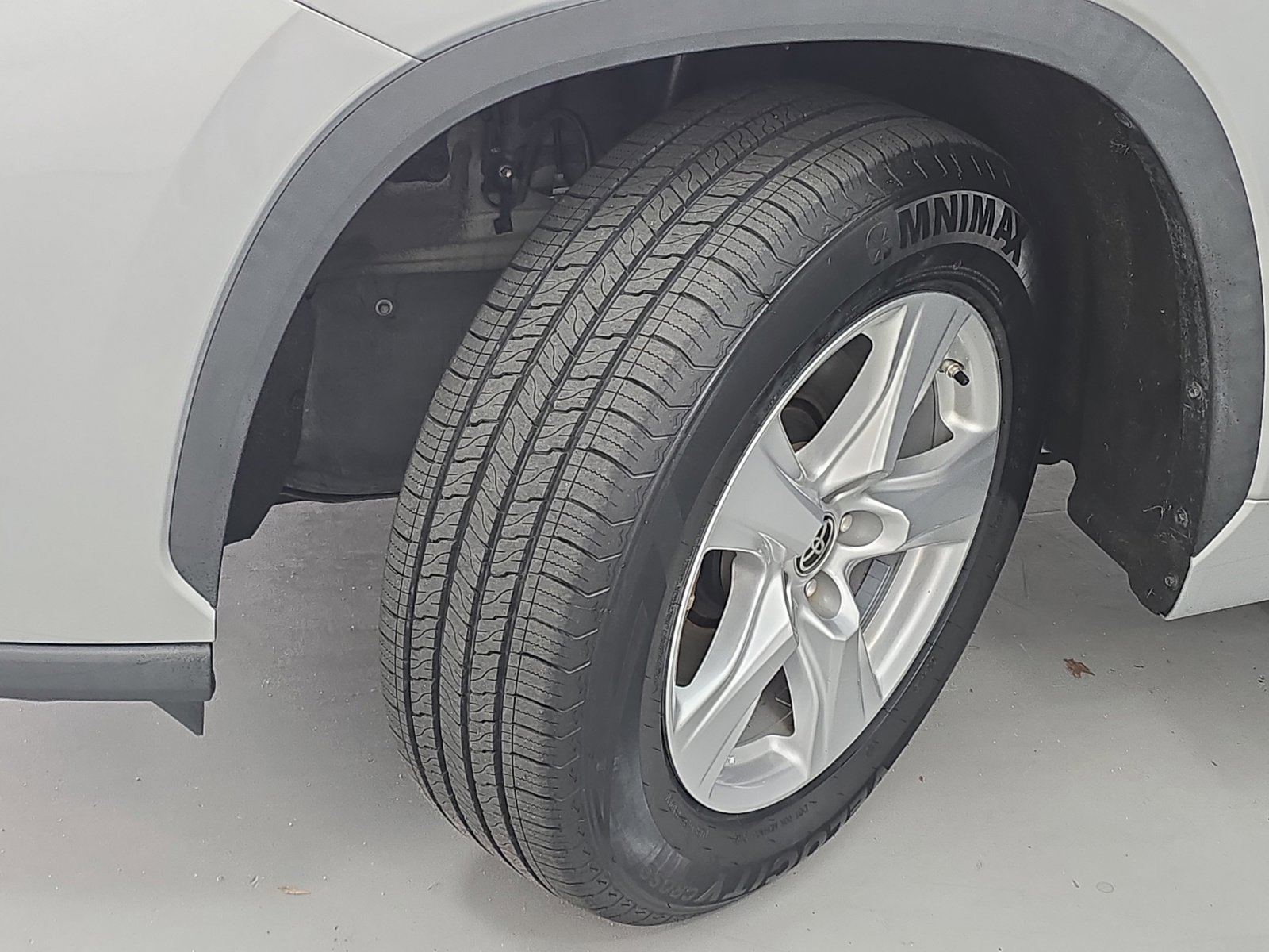 Used 2023 Toyota Highlander L image 32