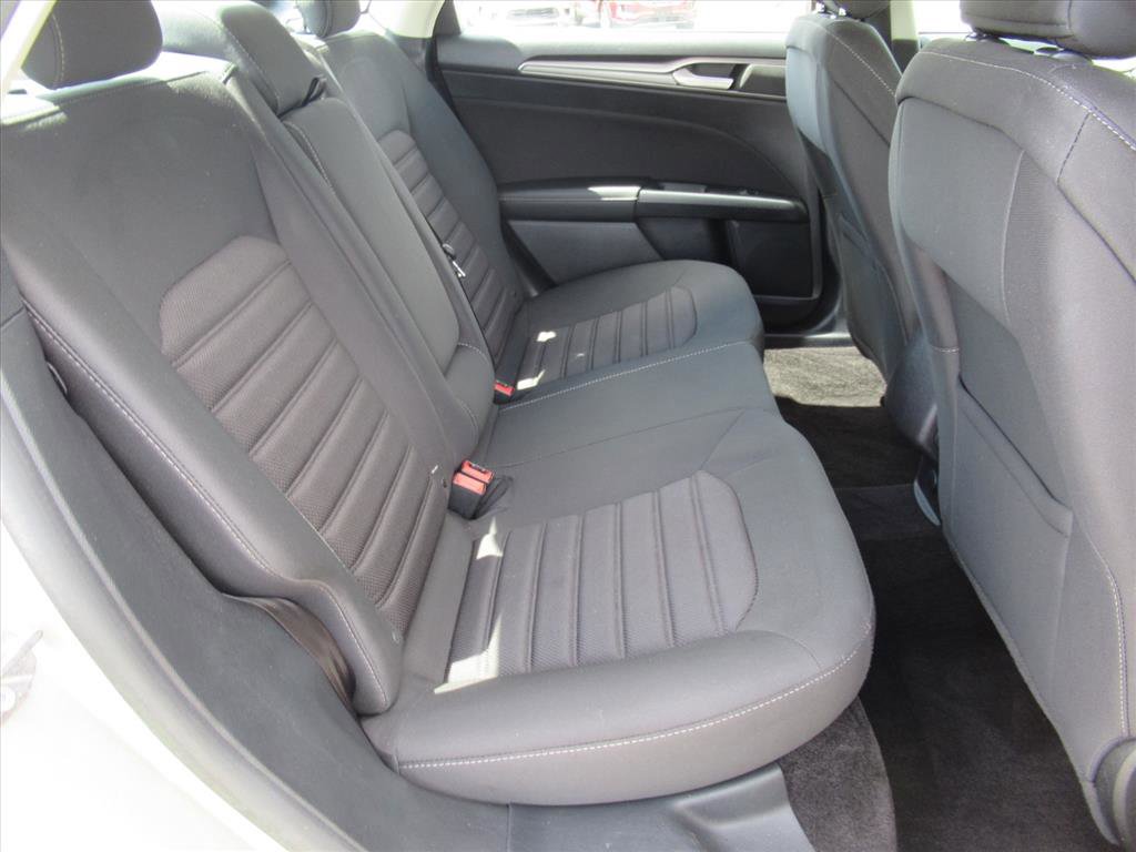 Used 2018 Ford Fusion SE image 26