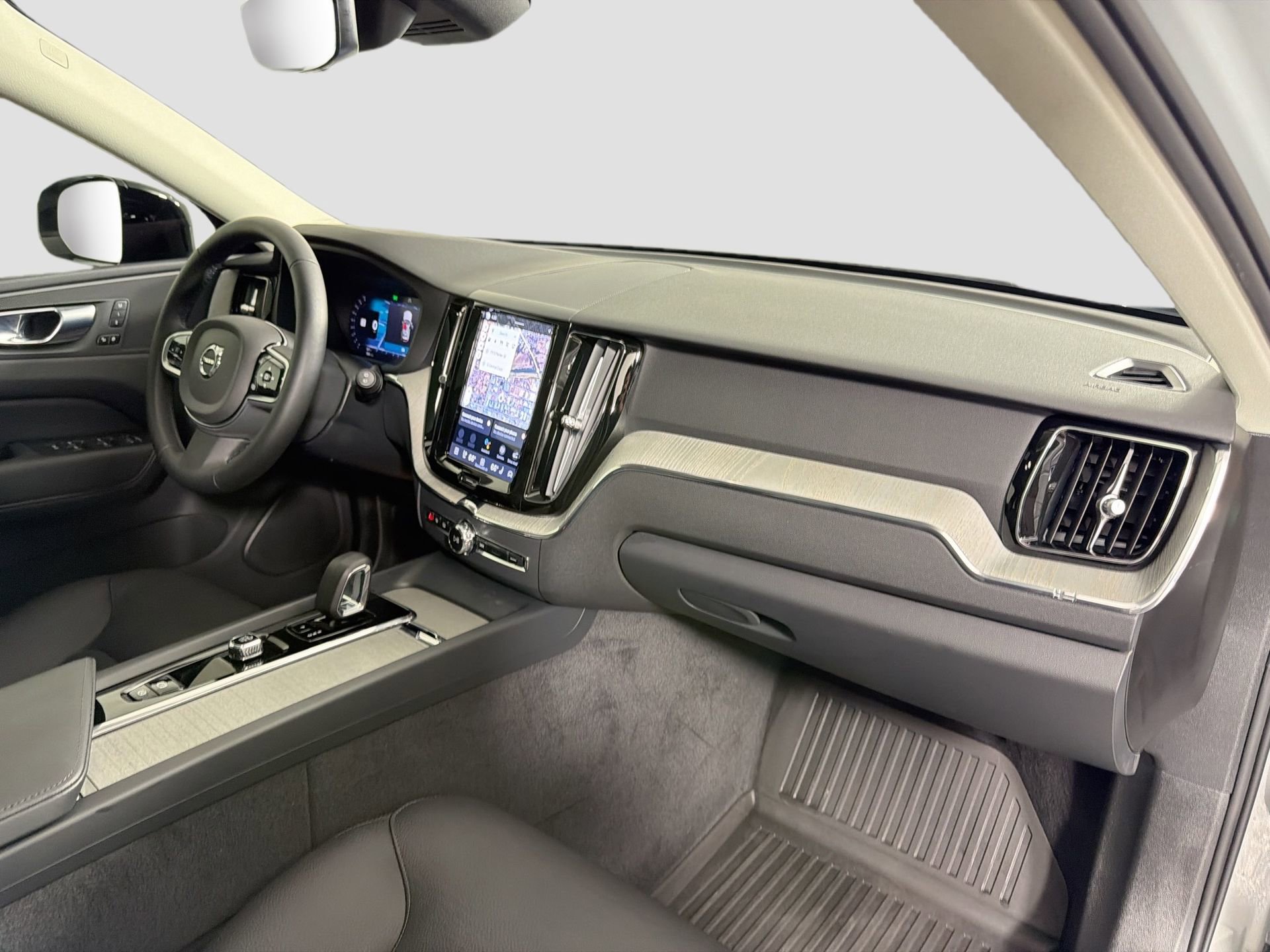 Certified 2025 Volvo XC60 T8 Plus w/ Protection Package Premier image 30