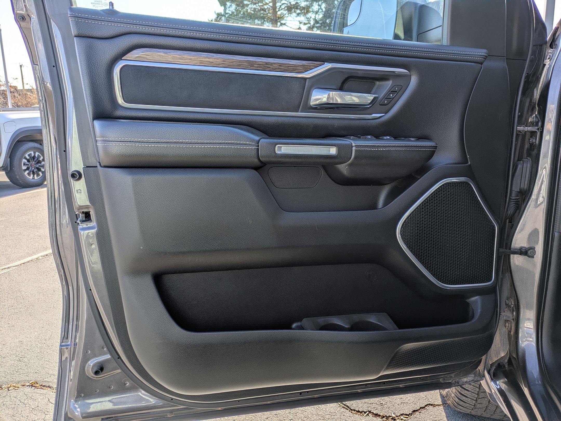 Used 2020 RAM 1500 Laramie image 14