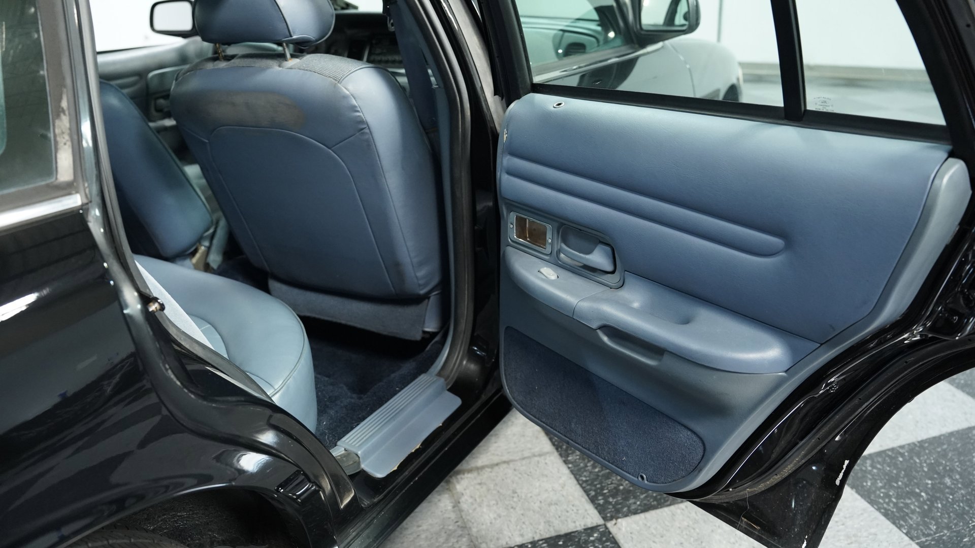 Used 1997 Ford Crown Victoria Police Interceptor image 40