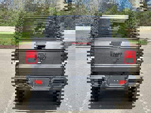 Used 2025 Jeep Gladiator Sport image 4