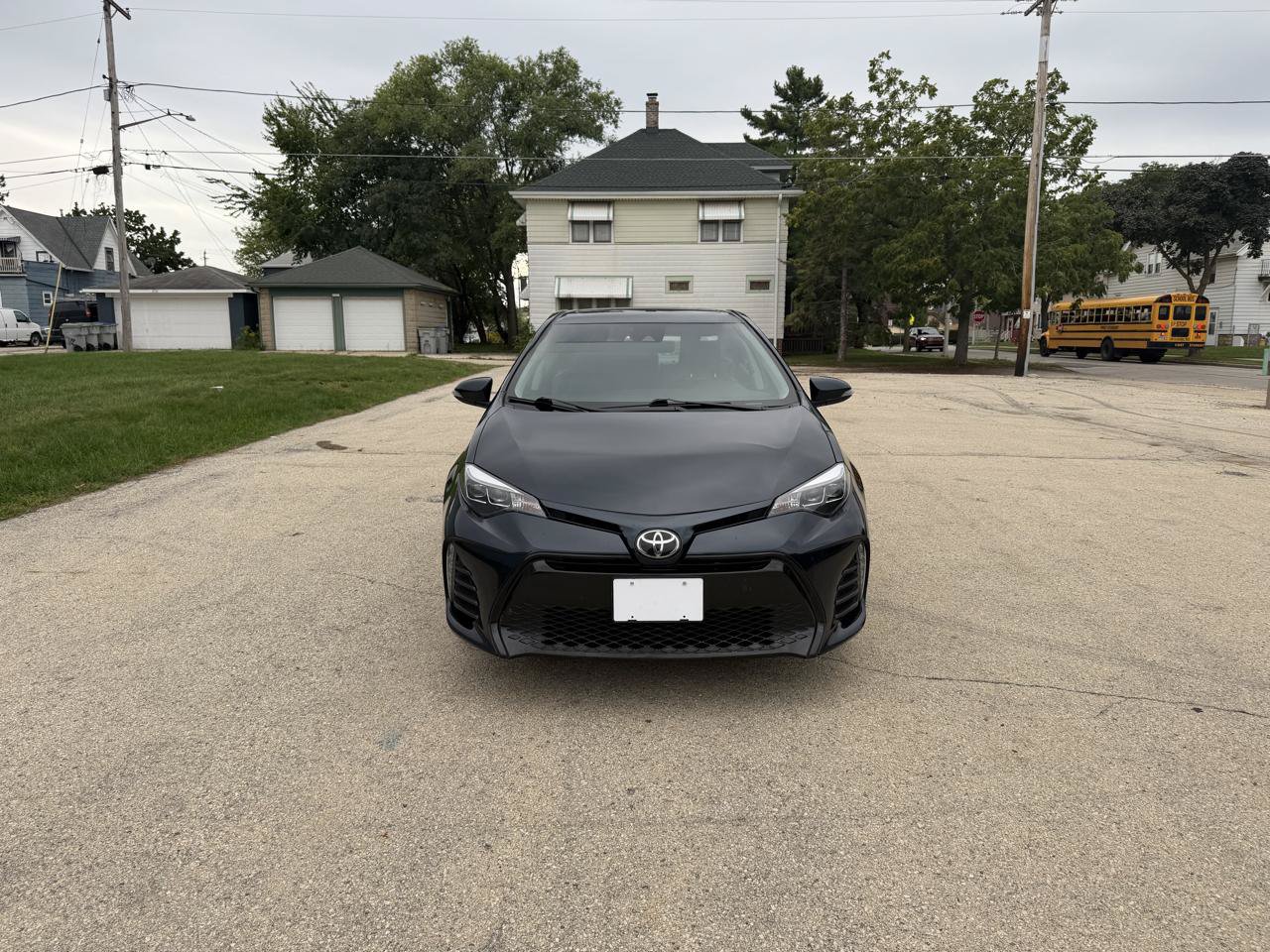 Used 2019 Toyota Corolla SE FWD image 2