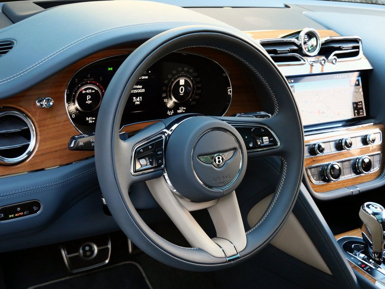 Used 2025 Bentley Bentayga AWD/4WD image 12
