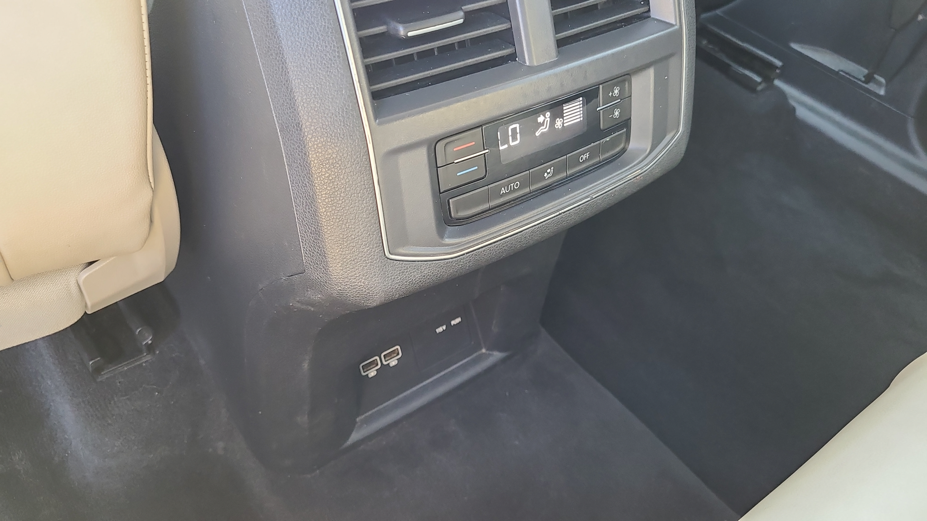 Used 2018 Volkswagen Atlas SEL AWD/4WD image 16