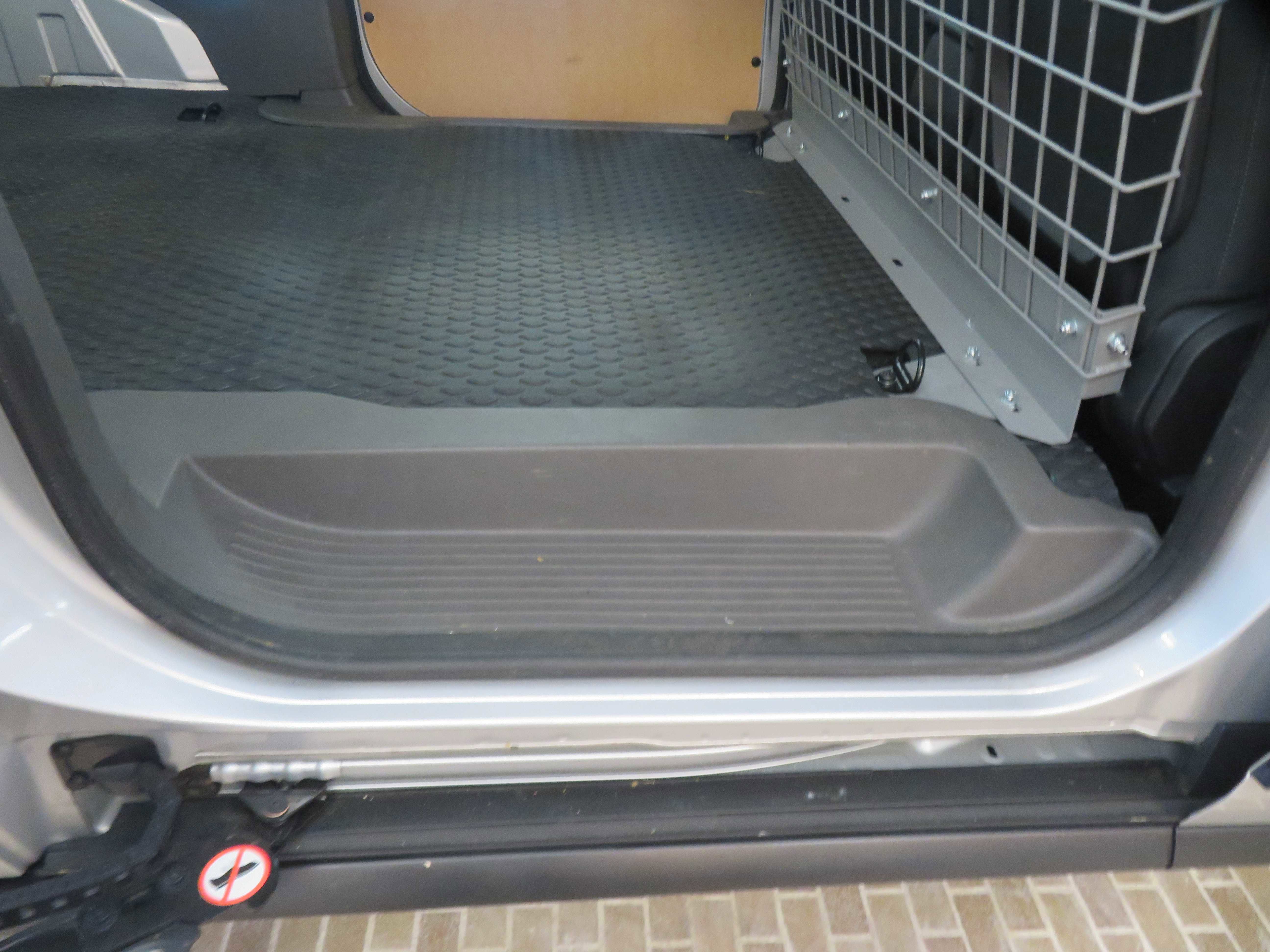 Used 2022 Ford Transit Connect XLT image 28