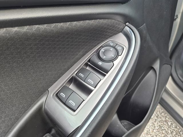 Used 2017 Chevrolet Malibu LT FWD image 13