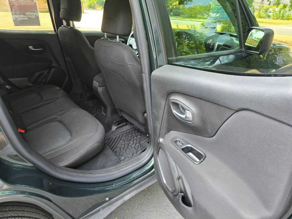 Used 2021 Jeep Renegade Sport image 15