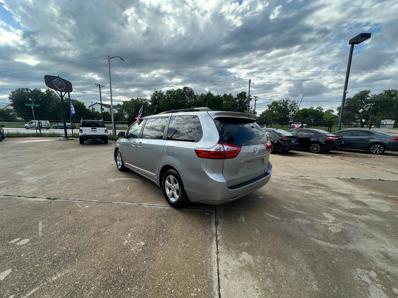 Used 2015 Toyota Sienna LE image 6
