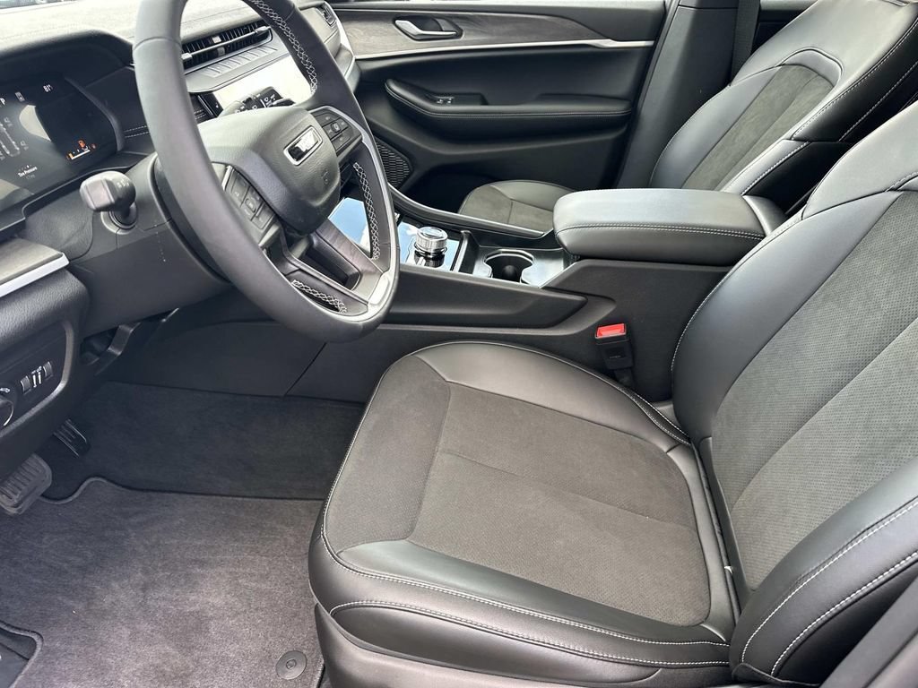 New 2026 Jeep Grand Cherokee Altitude AWD/4WD image 19