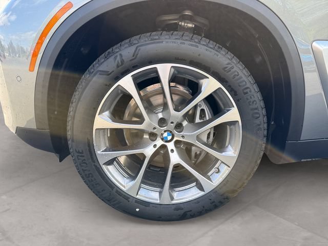 New 2026 BMW X5 xDrive40i w/ Climate Comfort Package AWD/4WD image 14