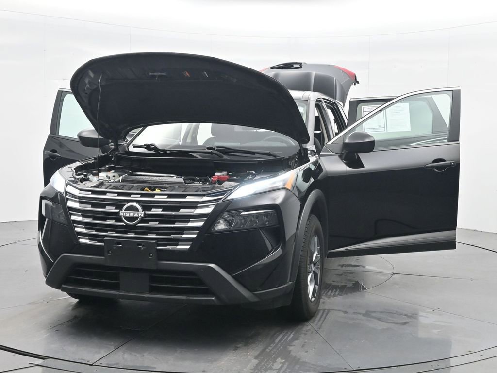 Used 2024 Nissan Rogue S image 34