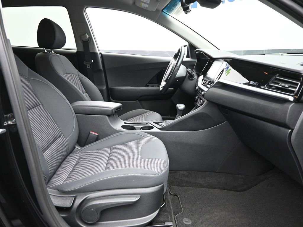 Used 2022 Kia Niro LXS image 7