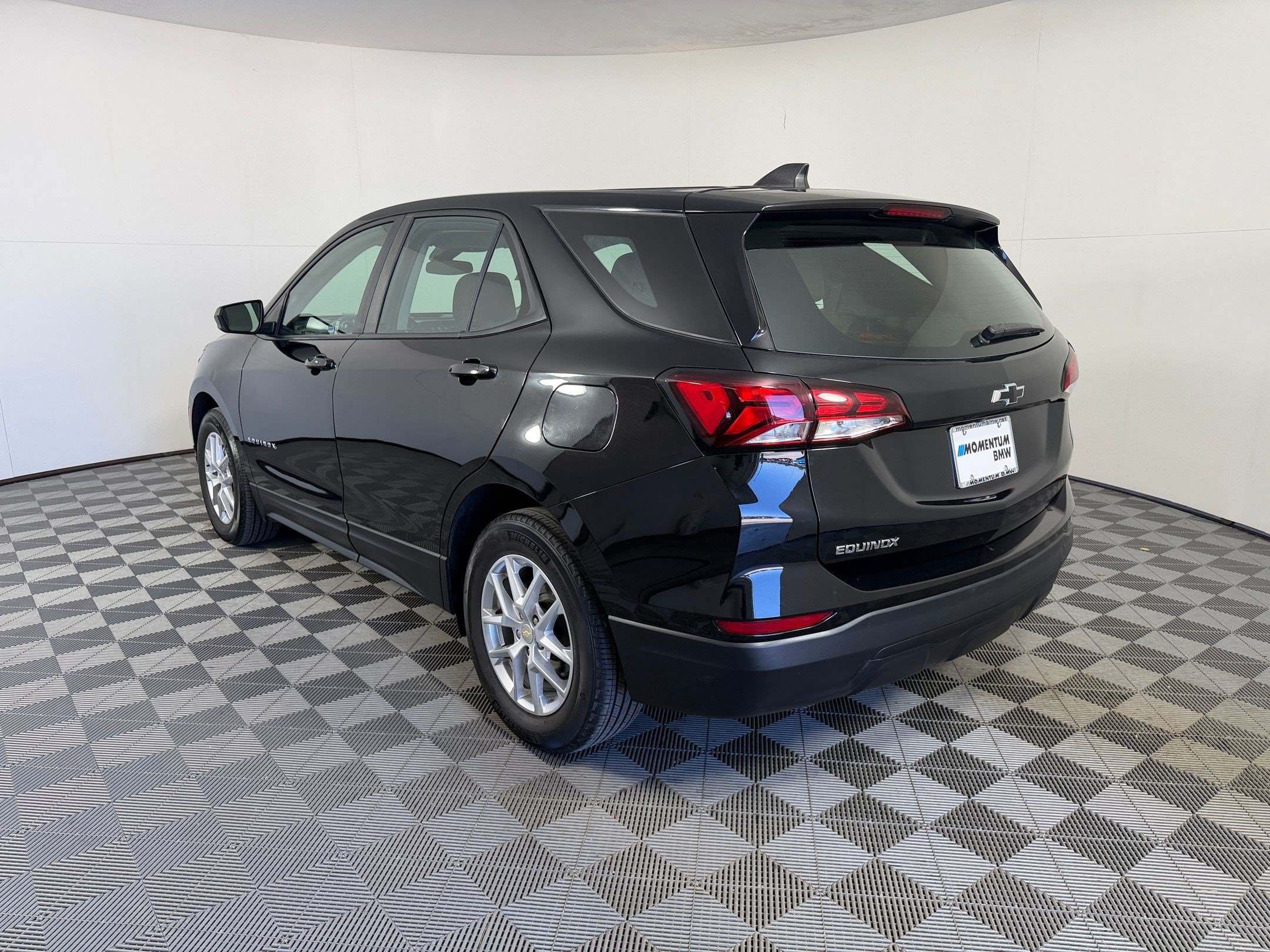 Used 2023 Chevrolet Equinox LS FWD image 3