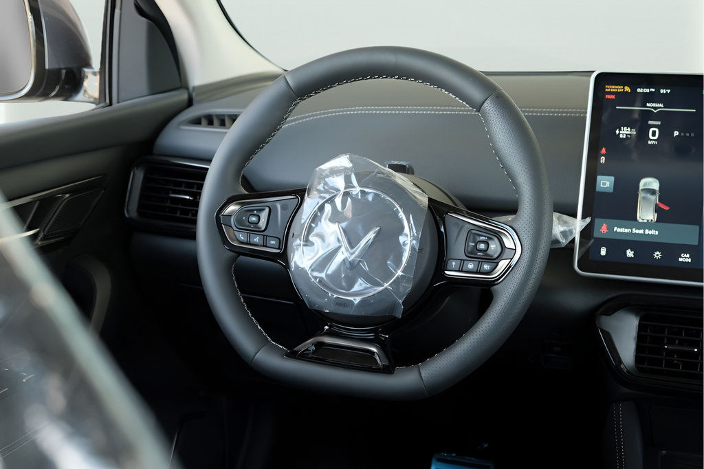 New 2025 VinFast VF 8 Eco AWD/4WD image 8