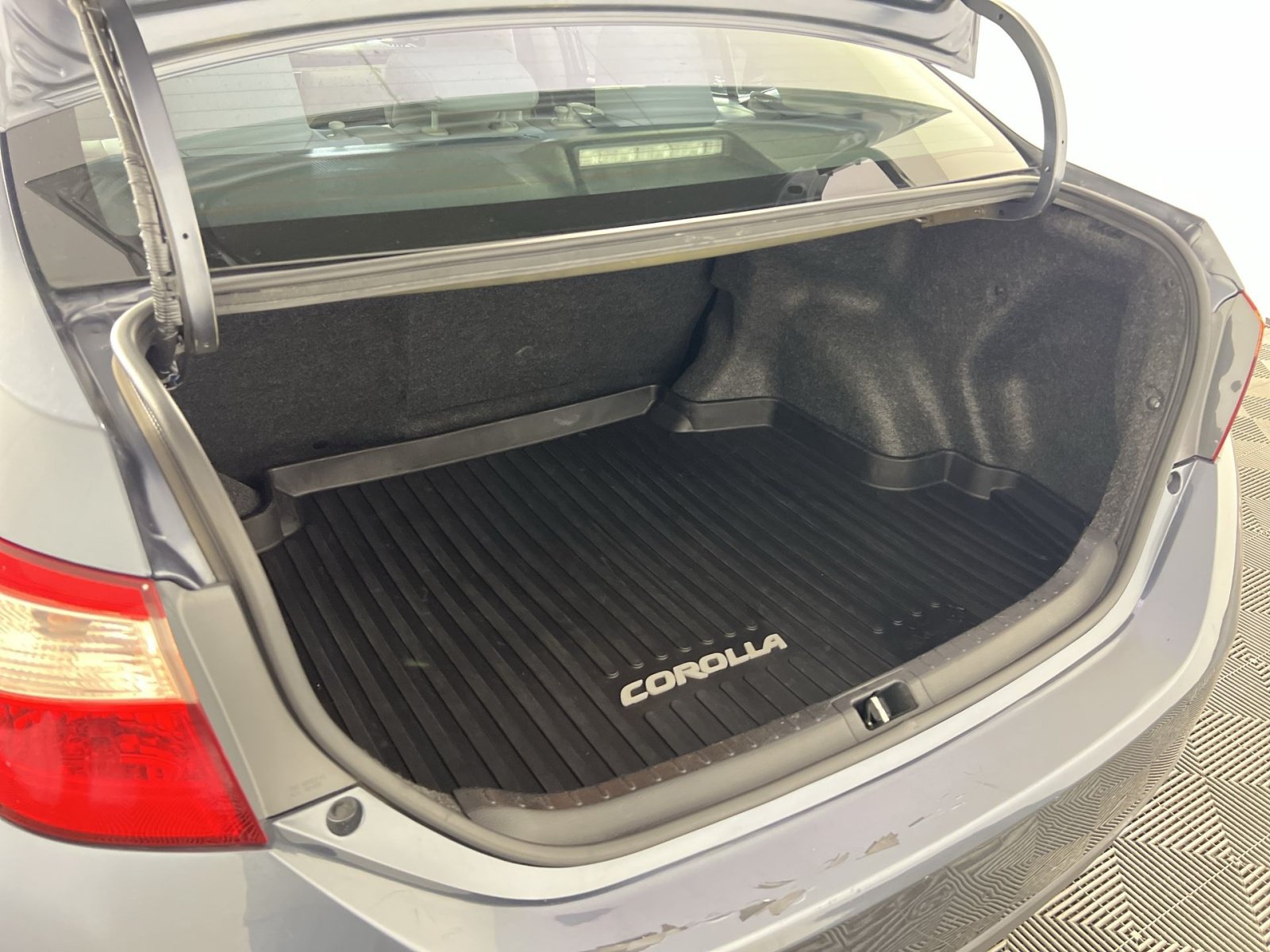 Used 2019 Toyota Corolla LE FWD image 26