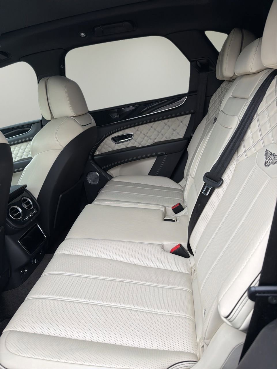 Used 2021 Bentley Bentayga image 28