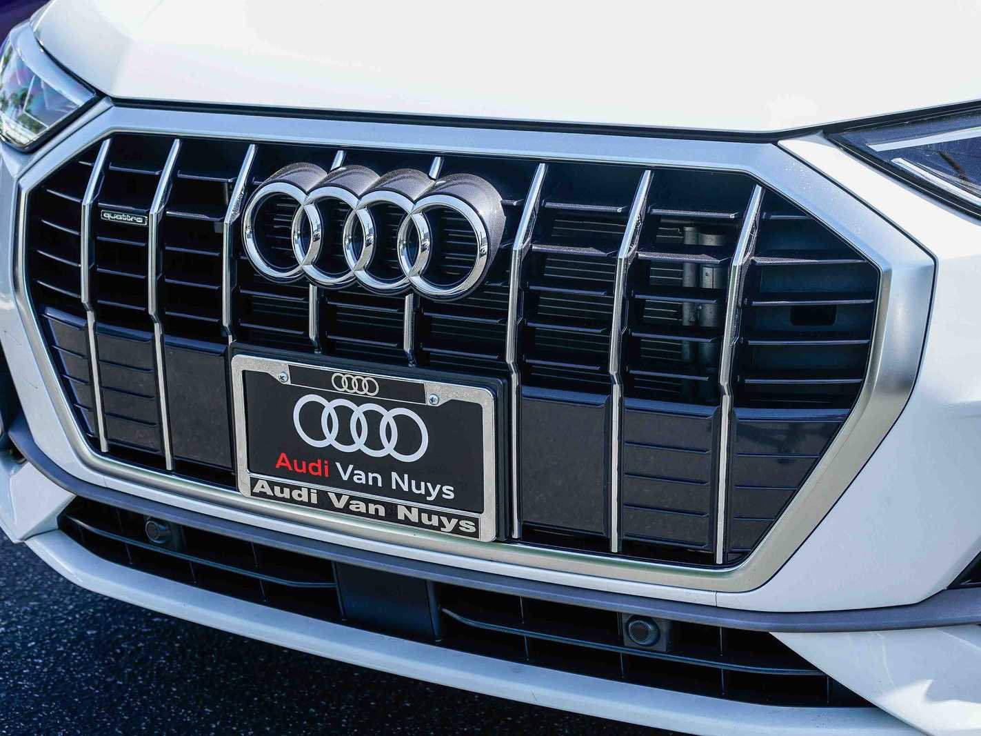 Used 2025 Audi Q3 2.0T Premium w/ Convenience Package image 8