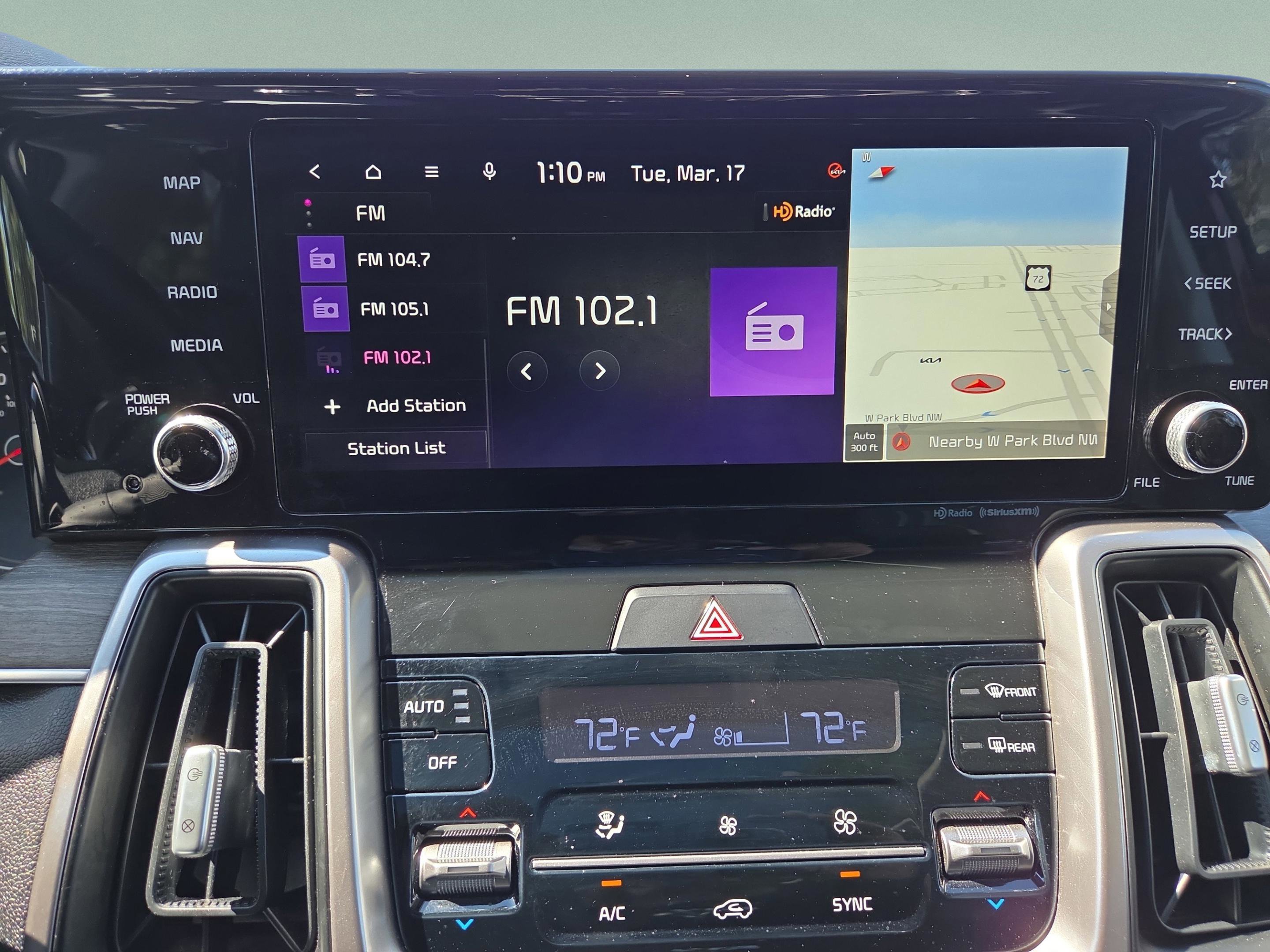 Used 2022 Kia Sorento EX w/ Panoramic Sunroof Package image 18