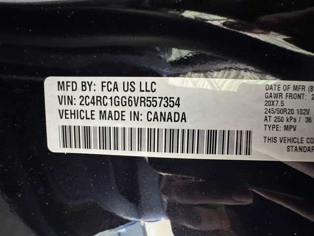 New 2027 Chrysler Pacifica Limited w/ Trailer Tow Group FWD image 32