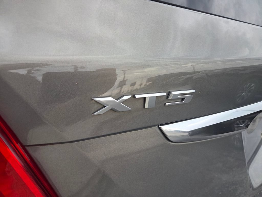 Used 2018 Cadillac XT5 Platinum w/ Driver Assist Package AWD/4WD image 10
