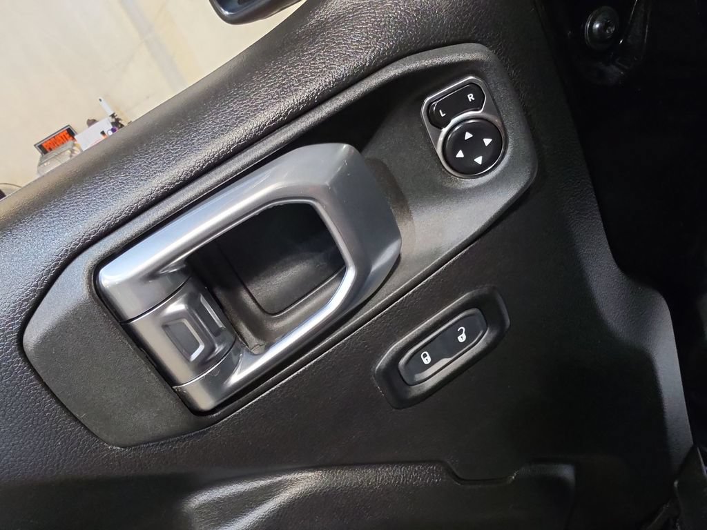 Used 2023 Jeep Gladiator Mojave AWD/4WD image 15