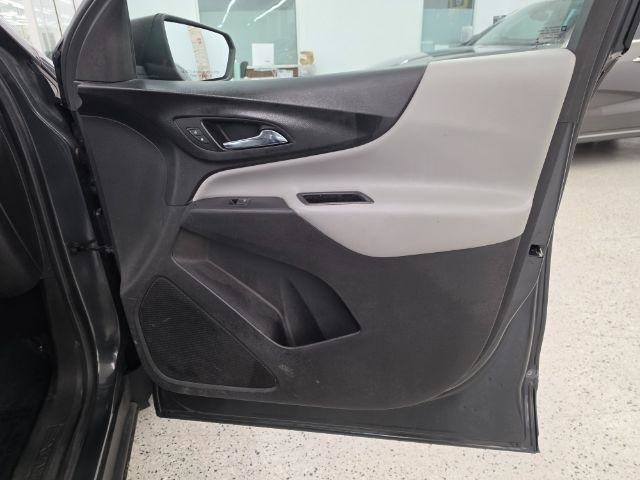 Used 2018 Chevrolet Equinox LS FWD image 33