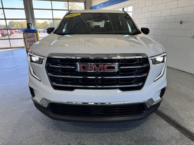 Used 2025 GMC Acadia Elevation image 3