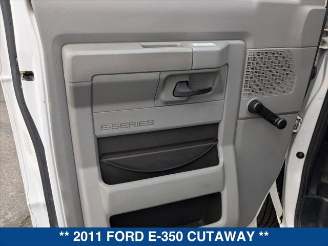 Used 2011 Ford E-350 and Econoline 350 Super Duty RWD image 9
