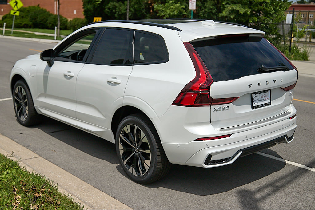 New 2026 Volvo XC60 T8 Plus w/ Climate Package AWD/4WD image 7