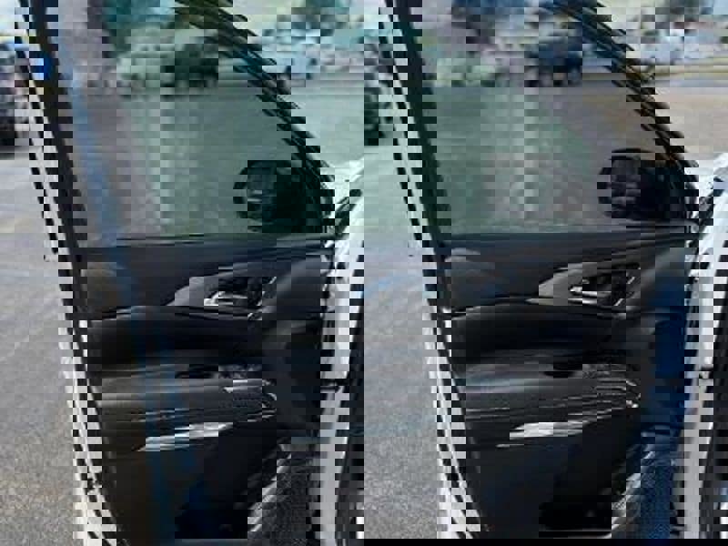 Used 2024 Chevrolet Traverse LS image 40