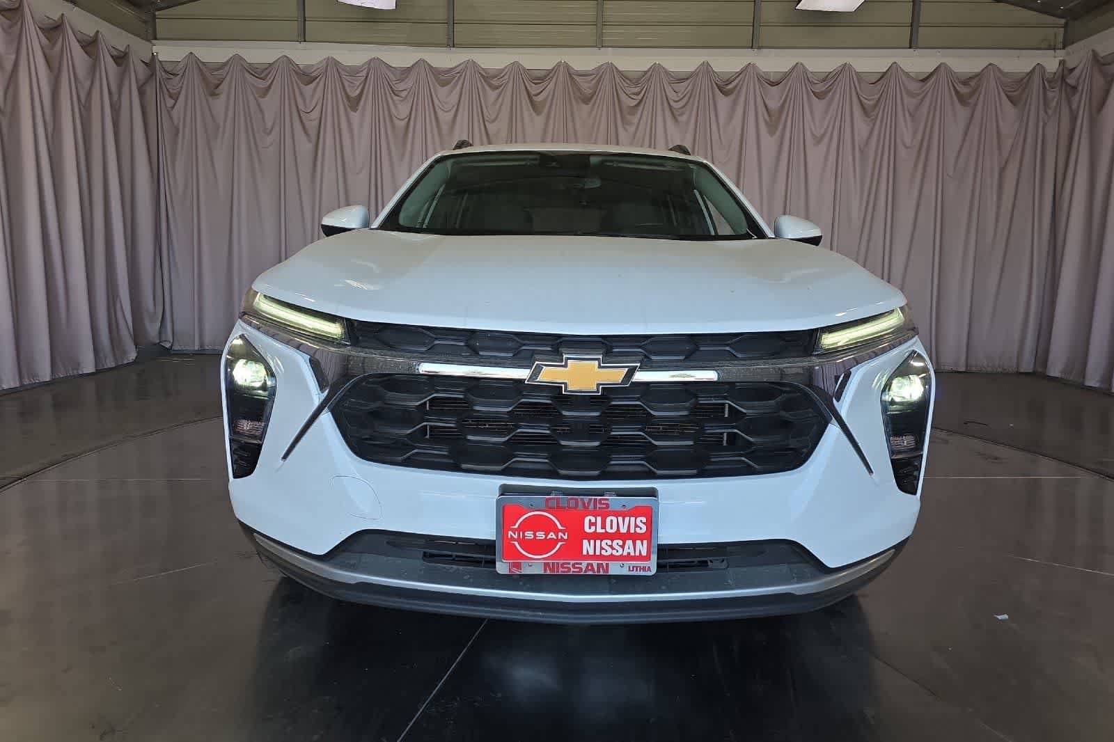 Used 2025 Chevrolet Trax LT FWD image 11